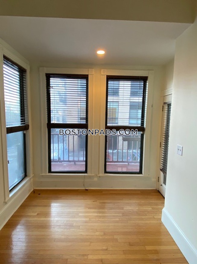 Boston - $2,300 /mo