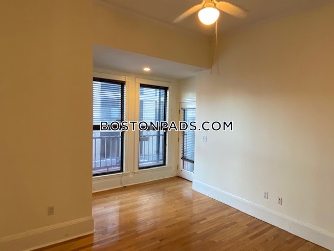 Boston - $2,300 /mo