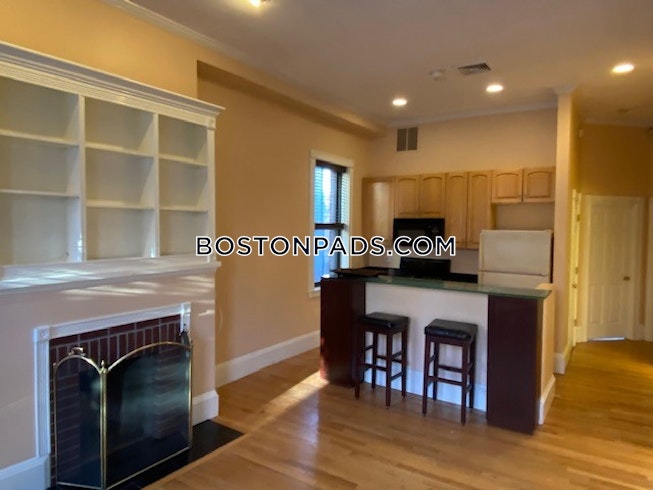 Boston - $2,300 /mo