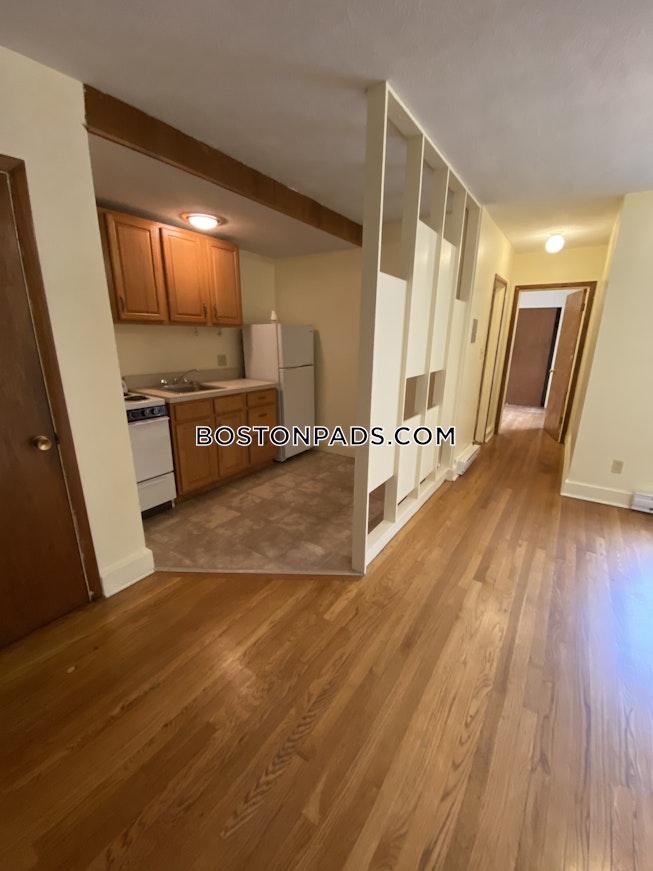 Boston - $2,600 /mo