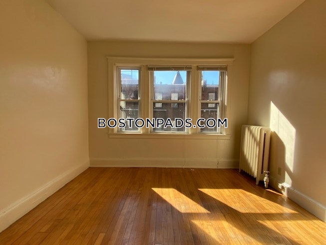 Boston - $2,900 /mo