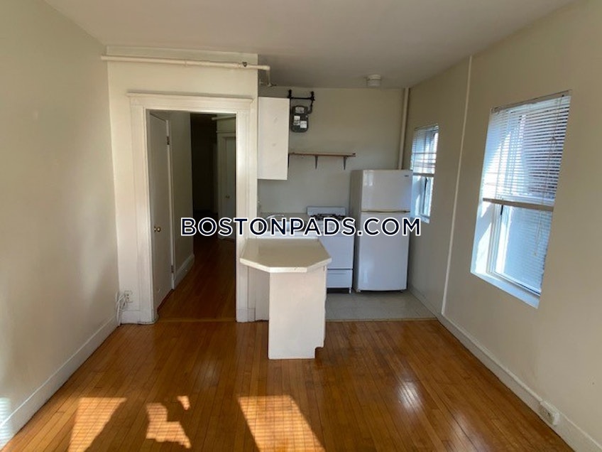 Boston - $2,600 /month