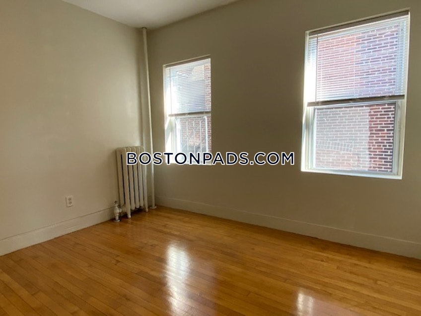 Boston - $2,600 /month