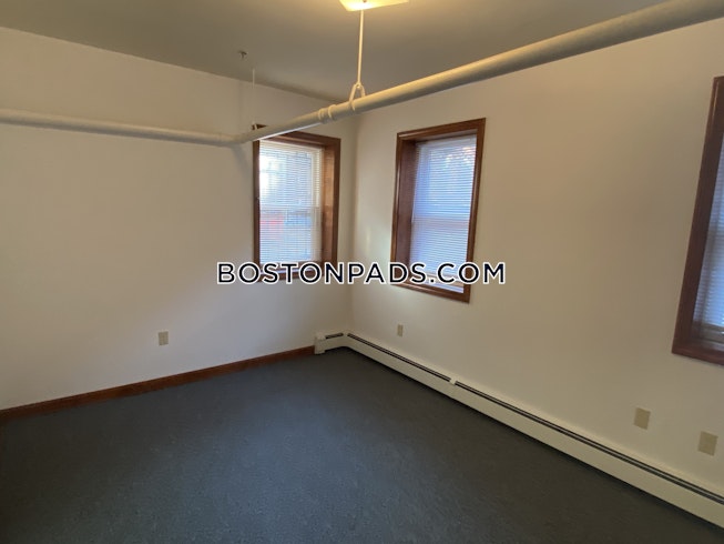 Boston - $3,900 /mo