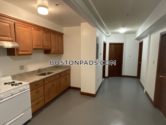 Boston - $3,900 /mo