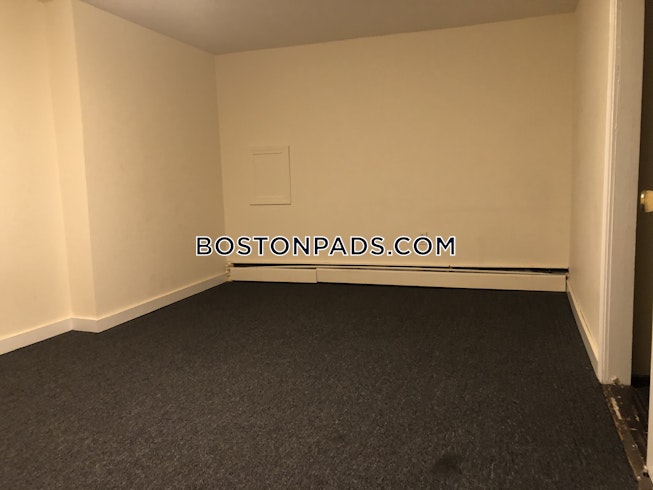 Boston - $2,400 /mo