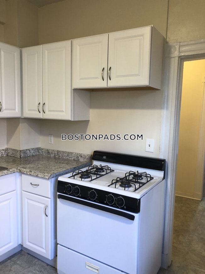 Boston - $2,400 /mo