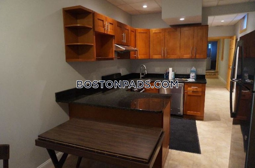 Boston - $2,600 /month