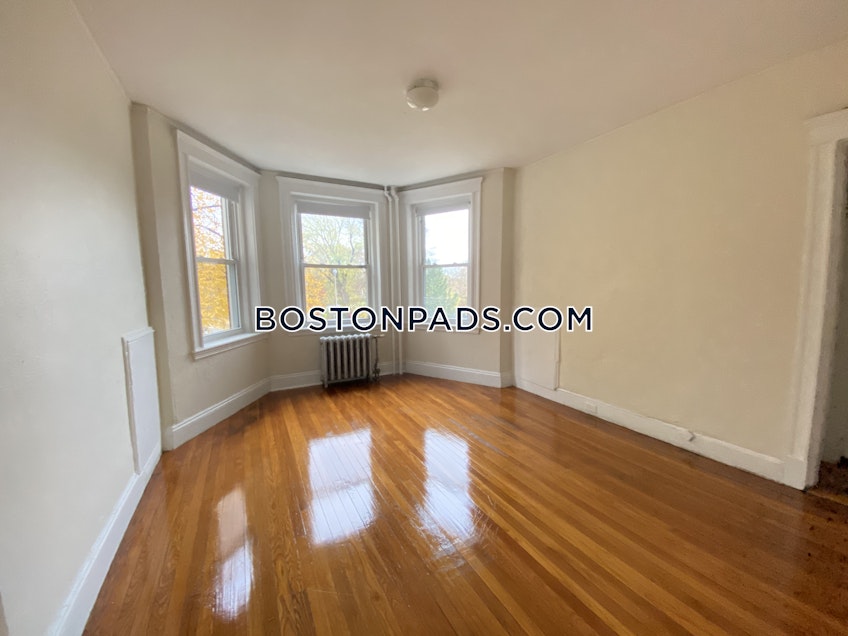 Boston - $2,775 /month