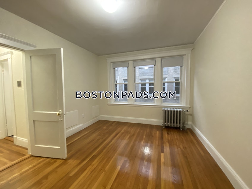 Boston - $2,775 /month