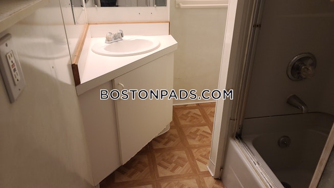 Boston - $2,200 /mo