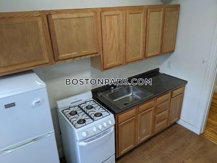 allstonbrighton-border-deal-alert-spacious-1-bed-1-bath-apartment-in-comm-ave-boston-2575-591446 