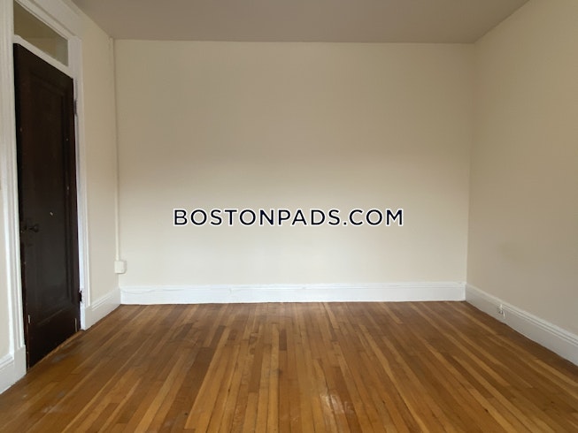 Boston - $1,700 /mo