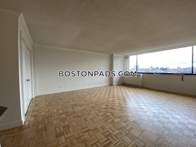 Boston - $2,700 /mo