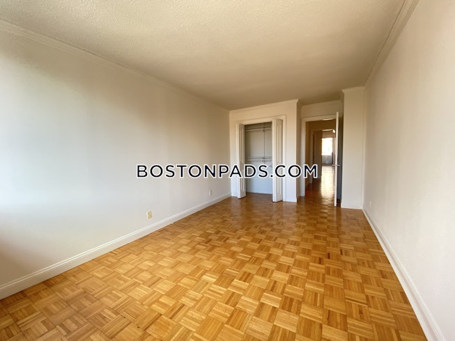 Boston - $4,965 /mo