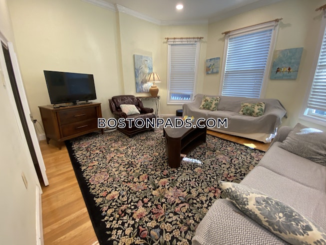 Boston - $4,800 /mo