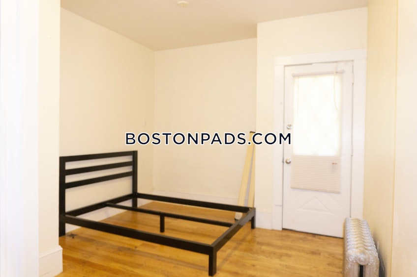 Boston - $7,125 /month