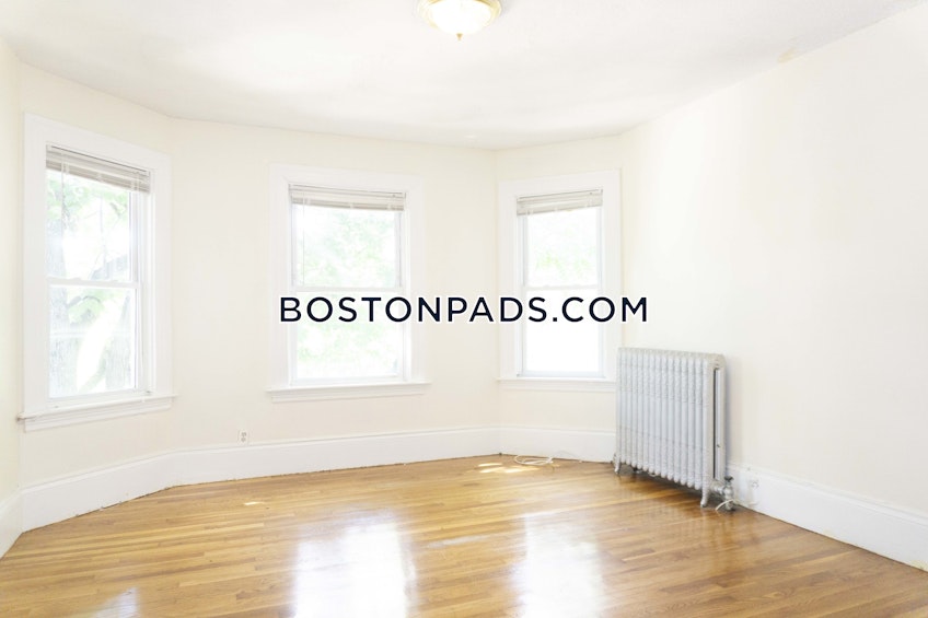 Boston - $7,125 /month