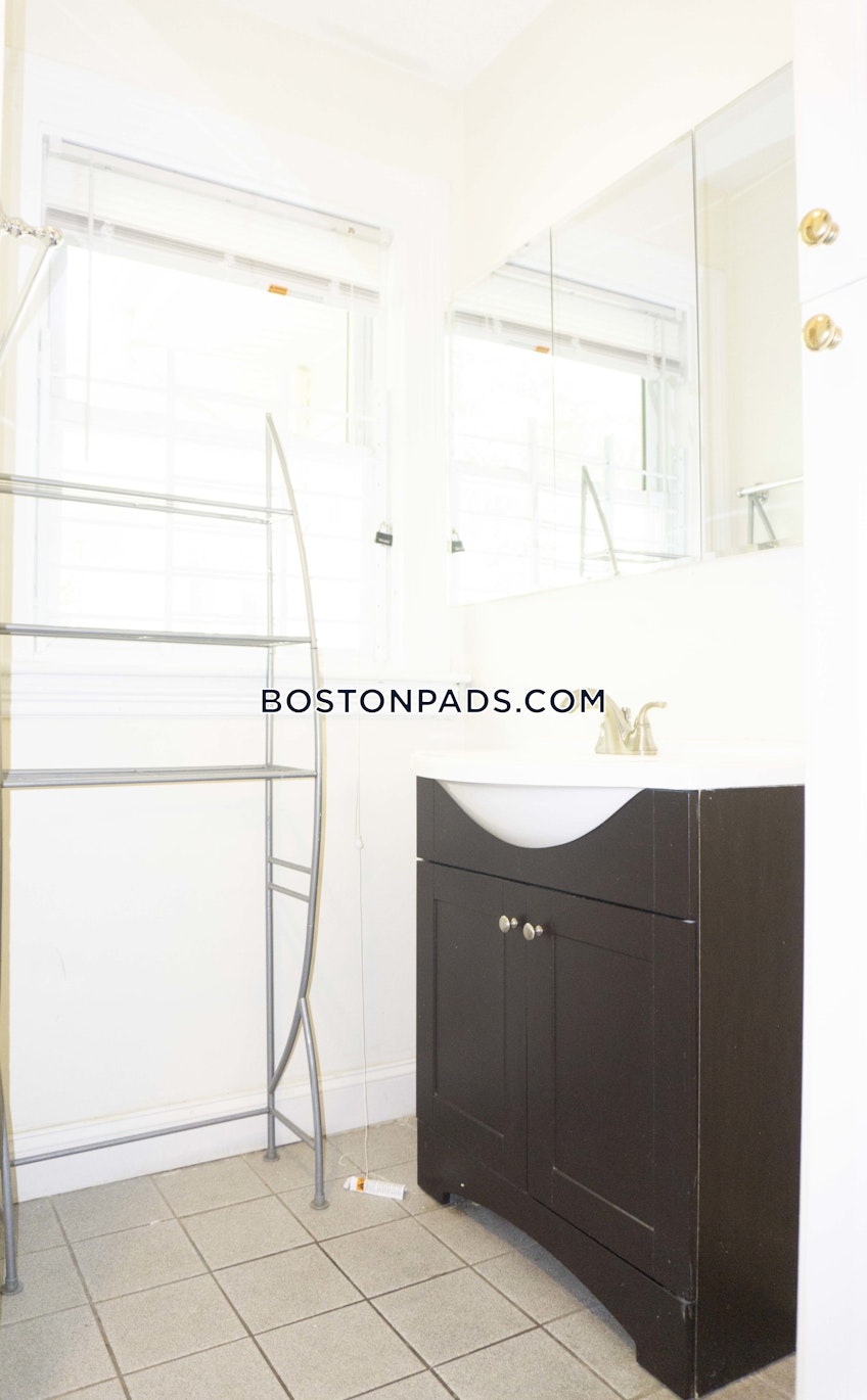 Boston - $7,125 /month