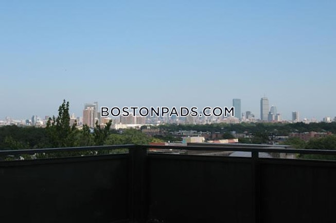 Boston - $2,400 /mo