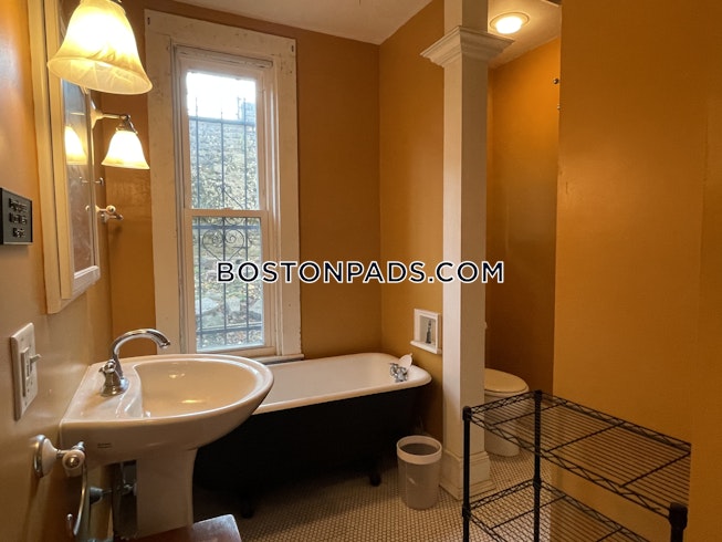 Roxbury Crossing - $2,750 /mo