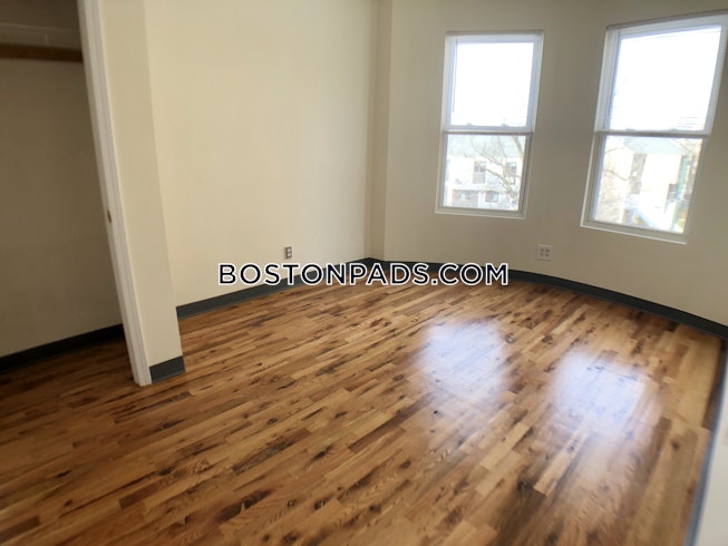 Boston - $3,300 /mo