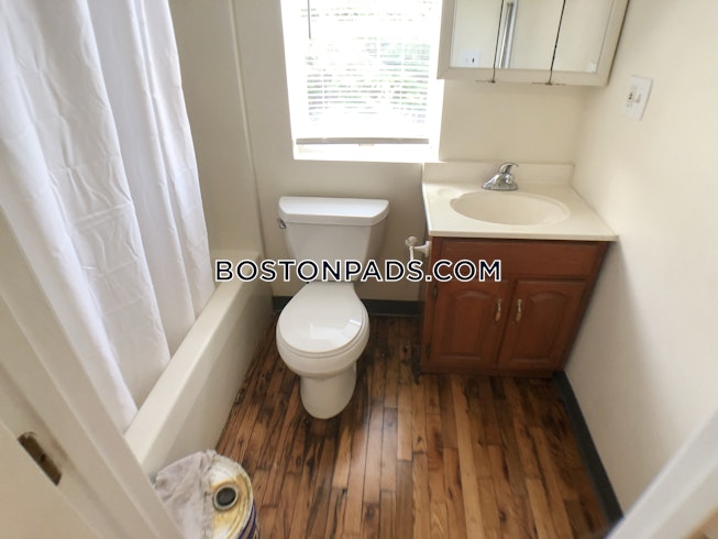 Boston - $3,300 /mo