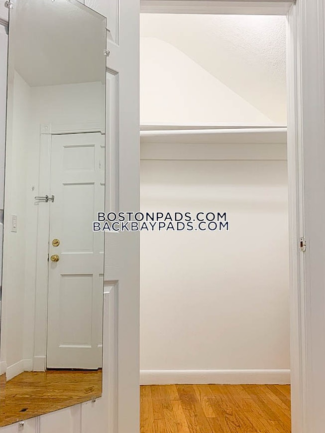 Boston - $2,100 /mo