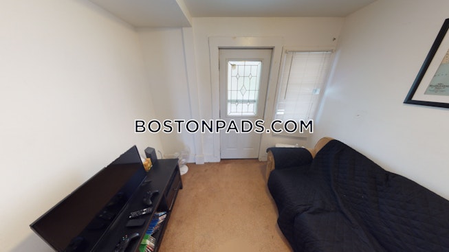 Newton - $1,700 /mo