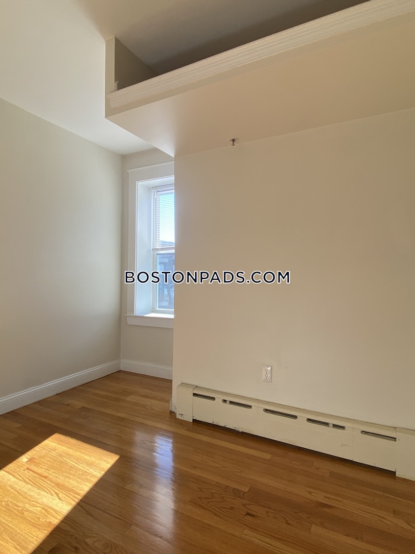 Boston - $4,900 /month