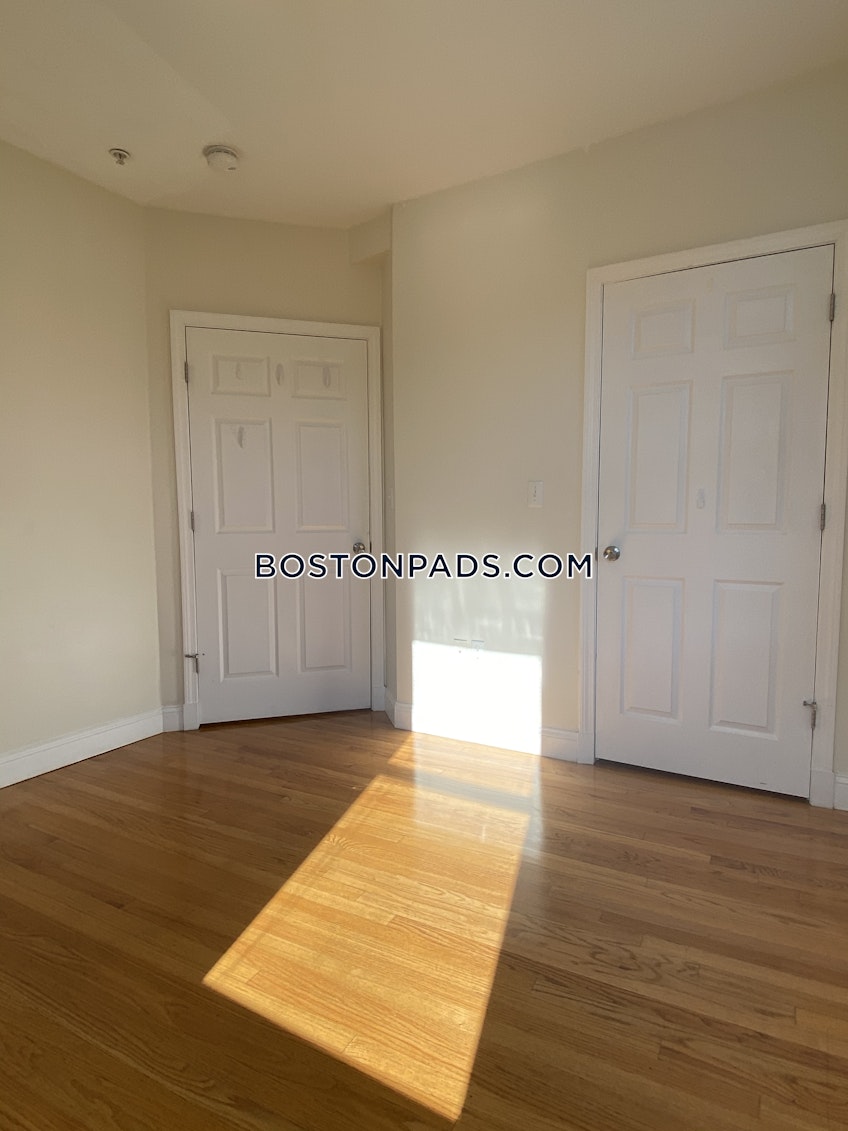 Boston - $4,900 /month