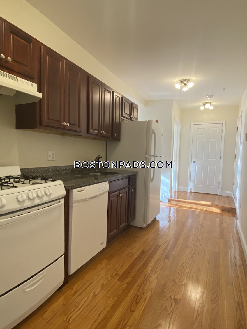 Boston - $4,900 /month