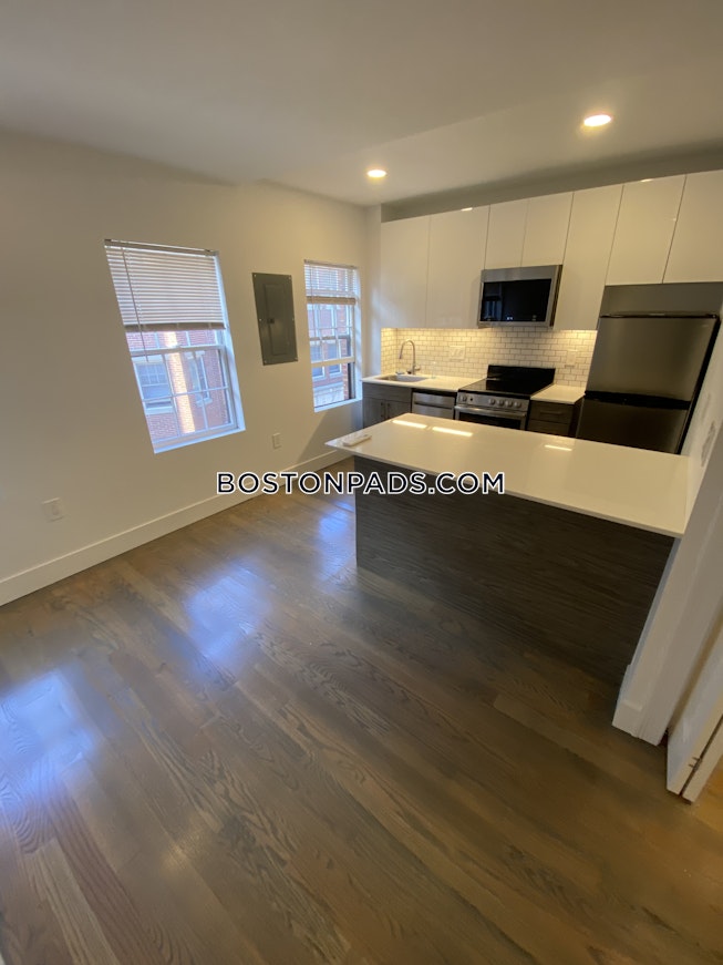 Boston - $2,950 /mo