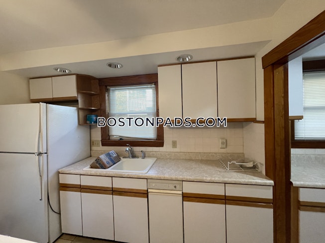 Boston - $2,600 /mo