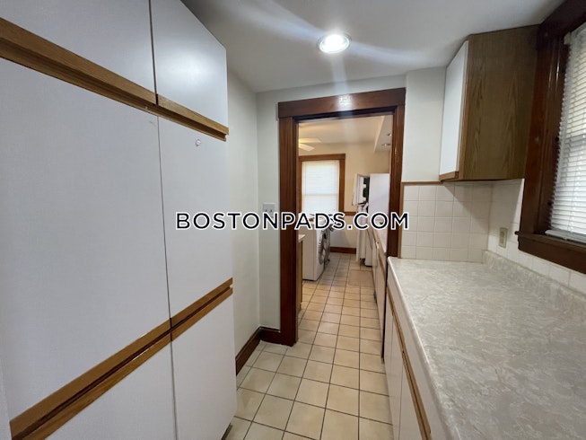 Boston - $2,600 /mo