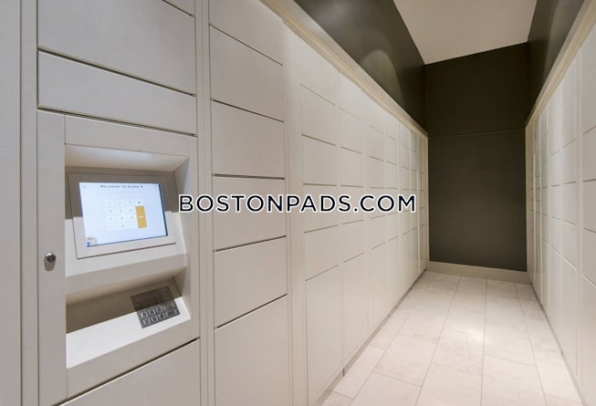 Boston - $4,925 /mo
