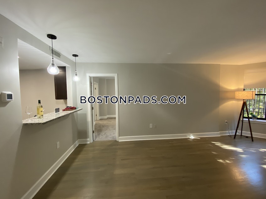 Boston - $4,899 /month