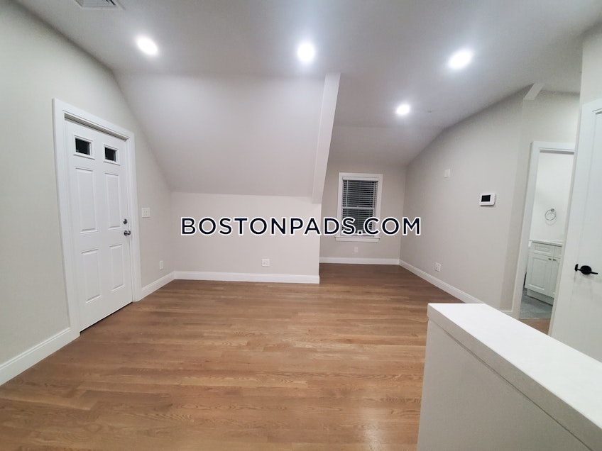 Boston - $3,895 /month