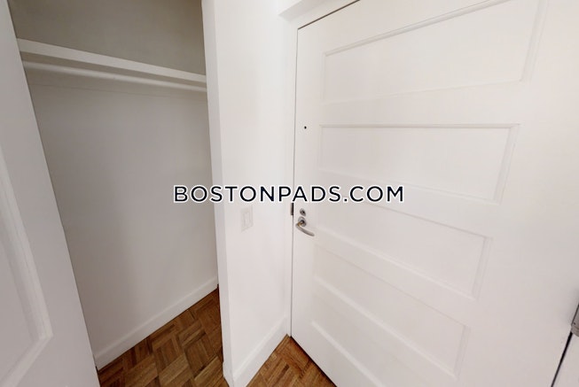 Boston - $4,890 /mo