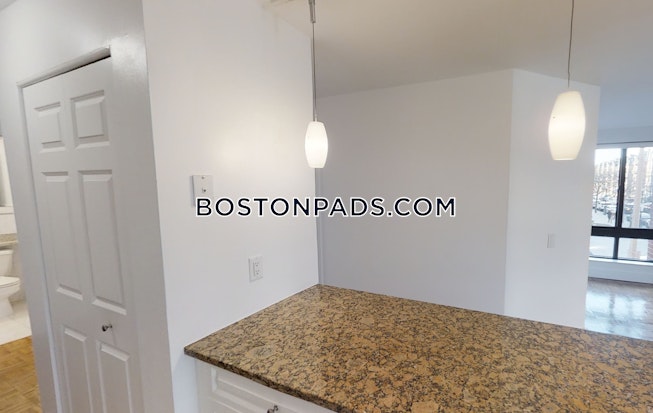 Boston - $4,900 /mo