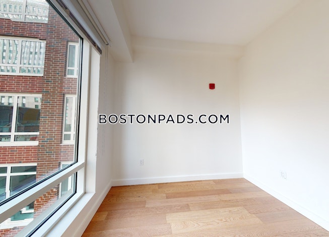 Boston - $3,636 /mo