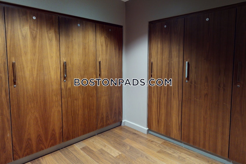 Boston - $7,695 /month