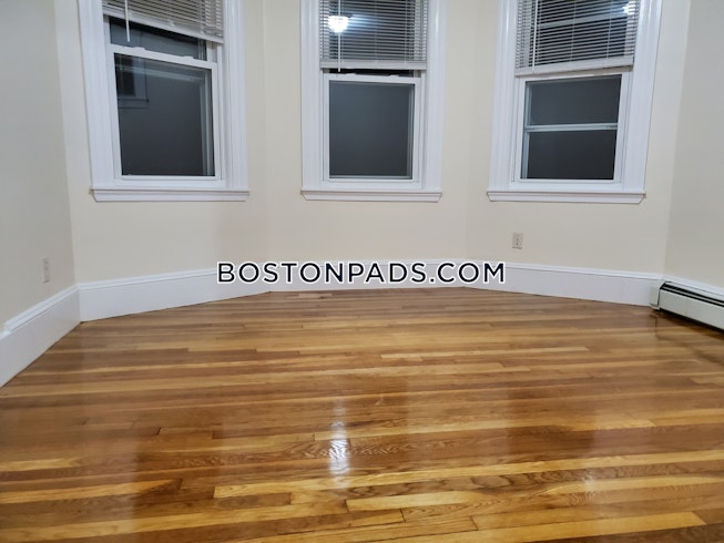 Boston - $3,300 /mo