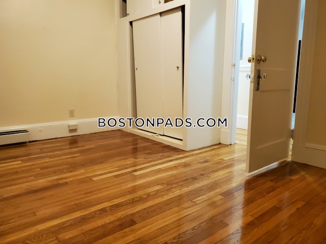 Boston - $3,300 /mo