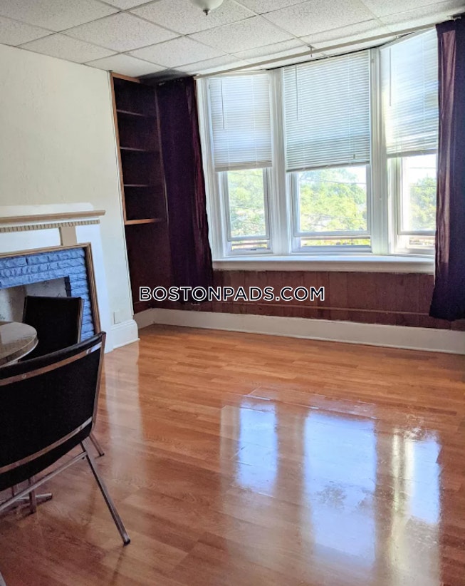 Boston - $2,300 /mo