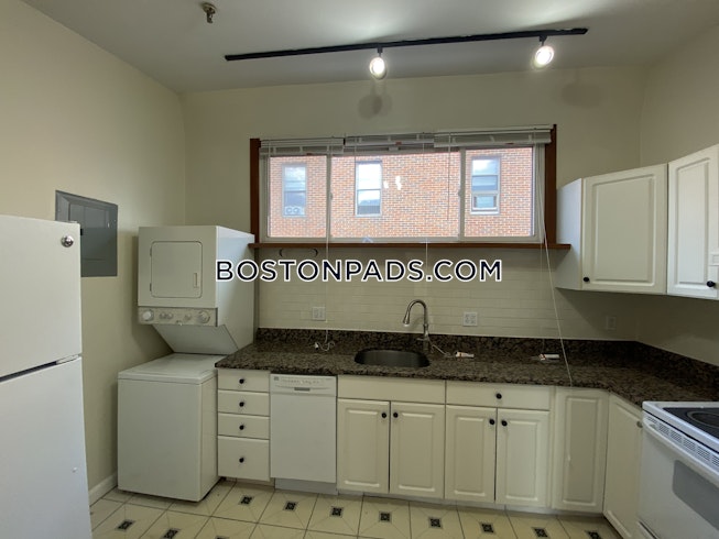 Boston - $4,200 /mo