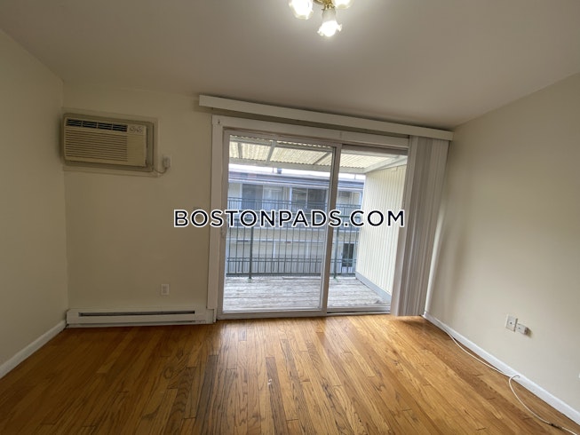 Boston - $4,200 /mo