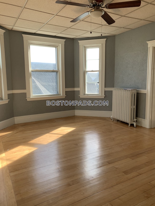 Boston - $2,200 /mo