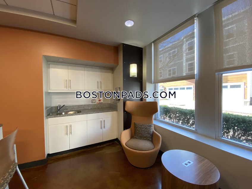 Boston - $2,933 /month