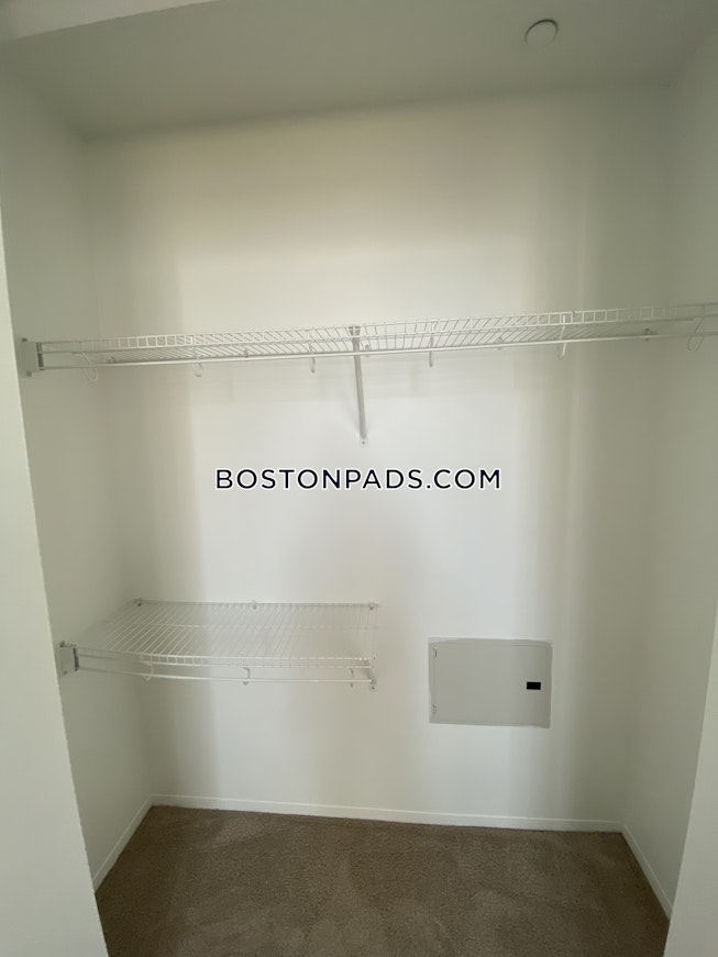 Boston - $3,893 /mo